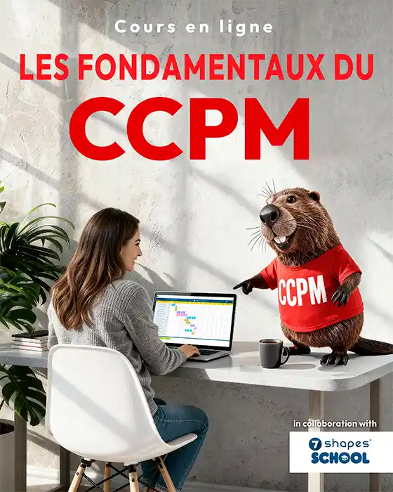 Une femme travaille sur un ordinateur portable avec un diagramme de projet tandis qu'un castor vêtu d'un T-shirt CCPM rouge pointe l'écran, faisant la promotion du cours en ligne CCPM Fundamentals de TEOCÉ.